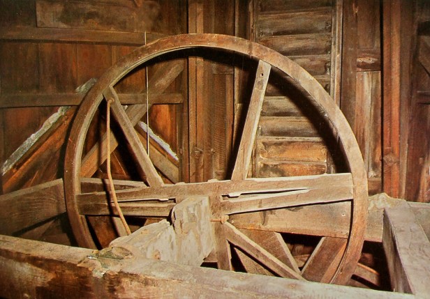 2404336132_4ee77f457f_b